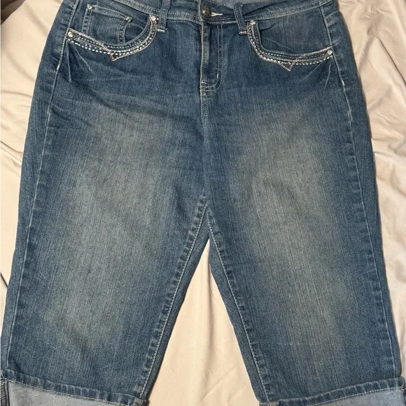 EARL Women’s Denim Jean Capris with Rhinestone Accents - Picture 3 of 9
